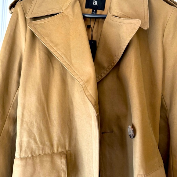NWT- Banana Republic Tan Lined Trench Coat.
Beautiful made. Size Small - Picture 2 of 5